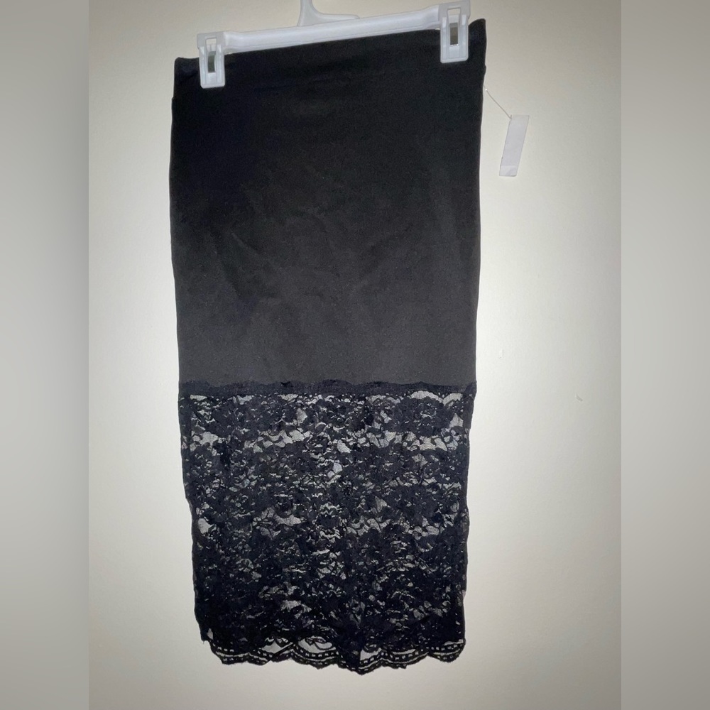 Lace skirt